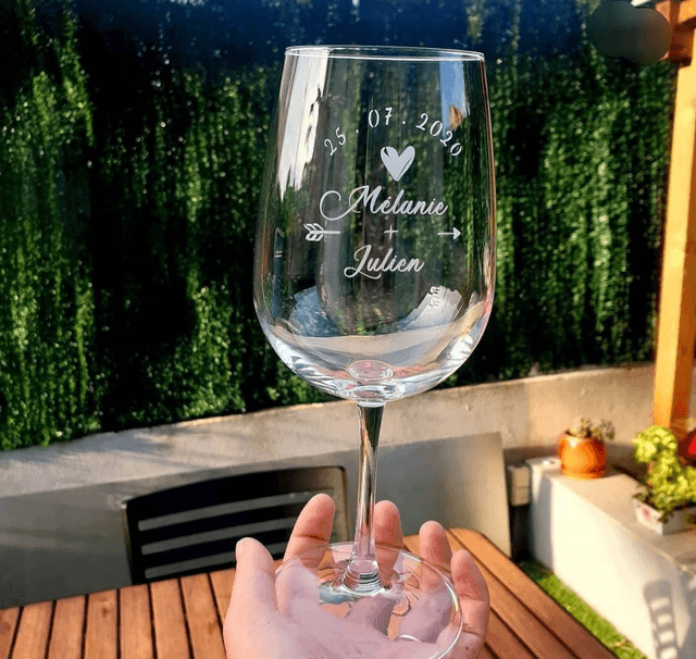 Verre à vin gravé 