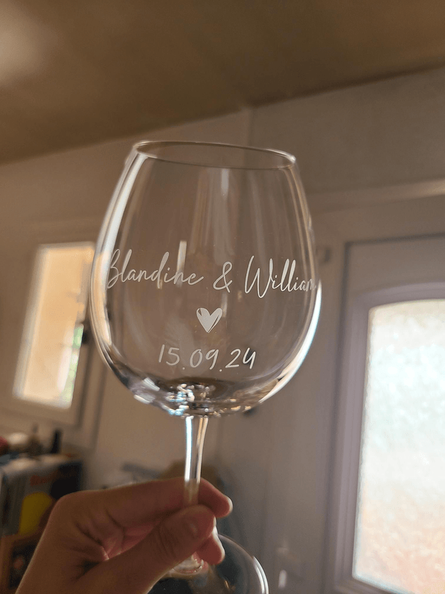 Verre à vin gravé 